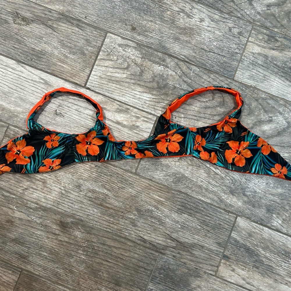 Custom savage swim top style Billie